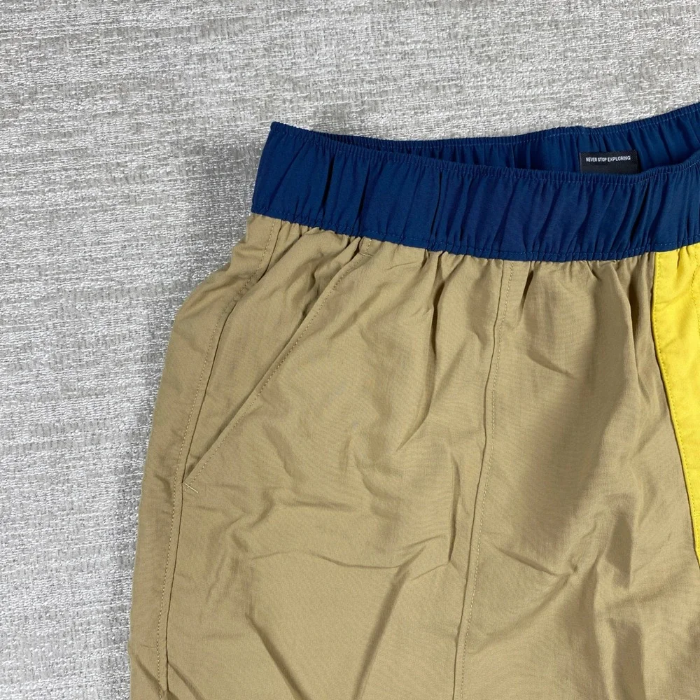 The North Face Class V Belted Shorts Men Large Yellow Tan Colorblock Mesh Liner